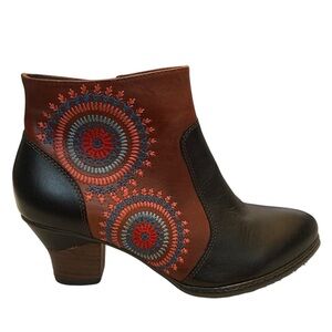 L'artiste Ankle Boots Bootie Womens 9/40 Red Burgundy Remarkable Embroidered Art